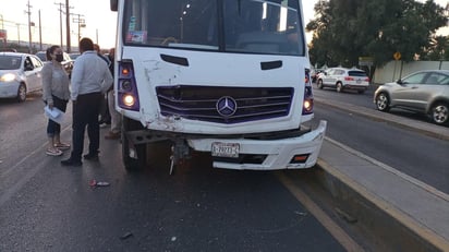 En total, cuatro personas resultaron lesionadas en los hechos, se trata de los conductores de los vehículos afectados y sus acompañantes. (EL SIGLO DE TORREÓN)