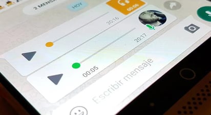 La app de mensajería instantánea, WhatsApp, está implementando nuevas funciones en la plataforma, entre ellas la posibilidad de transcribir mensajes de voz para no escucharlos (ESPECIAL) 