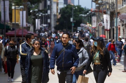 El subsecretario Hugo López-Gatell destacó que la transmisión del COVID-19 se reduce en todo el territorio a cerca de tres meses del inicio de la tercera ola de infecciones, que ha traído los mayores contagios de toda la pandemia. (ARCHIVO)