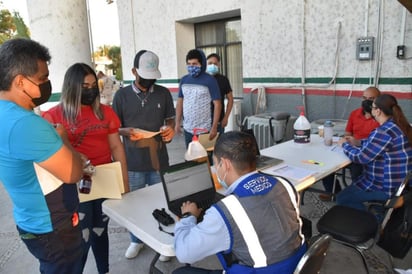 Los menores que están recibiendo la dosis, son de 12 a 17 años, mismos que son hijos de trabajadores de maquilas en la frontera.