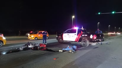 El joven viajaba a bordo de su motocicleta cuando fue impactado por un tráiler sobre la carretera a Mieleras. (EL SIGLO DE TORREÓN)