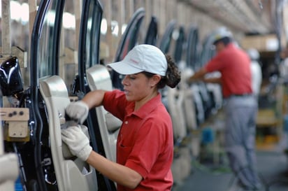 Preocupa caída en el sector Servicios; continúa como el más afectado por la pandemia. Además inquieta el trabajo en los picos de producción. (ARCHIVO)