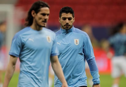 Luis Suárez y Edinson Cavani volvieron a la lista de convocados por el seleccionador de Uruguay, Oscar Washington Tabárez, para la próxima triple fecha de las eliminatorias sudamericanas al Mundial de Catar 2022 en la que se enfrentarán en octubre con Colombia, Argentina y Brasil. (ARCHIVO) 
