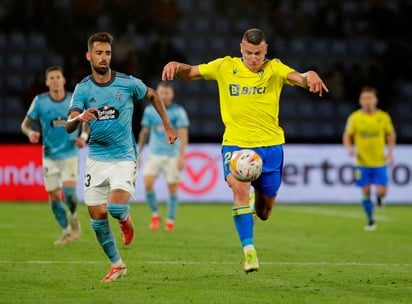 Cádiz terminó con su paso sin victoria en LaLiga de España al superar el viernes 2-1 al Celta de Vigo. (AP) 
