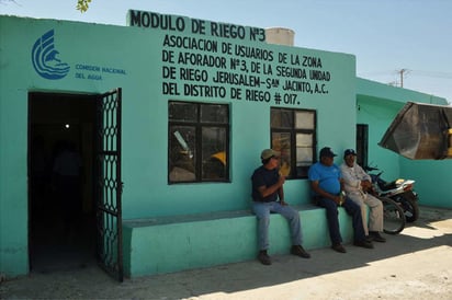 Margarito Favela, tesorero del Módulo de Riego 03 San Jacinto- Jerusalem, aclaró que la presencia de la maquinaria pesada o de construcción, fue únicamente para realizar trabajos de limpieza en la zona, debido a la reunión que se tiene proyectada para este lunes con autoridades federales y estatales. (ARCHIVO)