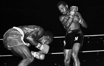 El 22 de Septiembre pero de 1973, el púgil cubano-mexicano José Ángel “Mantequilla” Nápoles, derrotó por decisión unánime en 15 rounds al venezolano radicado en Canadá, Clyde Gray.