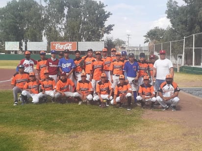  Se puso en marcha en Gómez Palacio, el primer torneo Intersemanal de Beisbol “Una Nueva Historia”, certamen que tiene como objetivo el fomentar y apoyar la práctica del Rey de los Deportes en niños y jóvenes laguneros. (ESPECIAL)