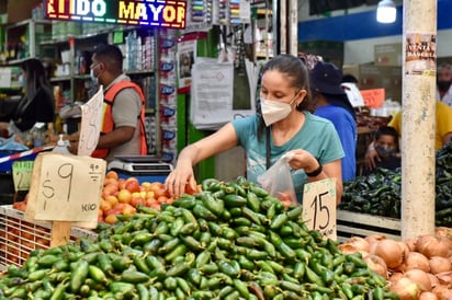 La inflación en la primera quincena de septiembre repunto por arriba de lo esperado por los especialistas, impulsada por el alza en los precios del gas doméstico LP, gasolina, jitomate y cebolla, de acuerdo con los datos publicados por el Inegi. (ESPECIAL) 
