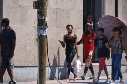 En Monclova decenas de familias de migrantes haitianos se hospedan en hoteles económicos en las inmediaciones de la central de autobuses, en el centro de la ciudad.

