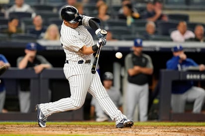 El venezolano Gleyber Torres dio el hit decisivo en una victoria de los Yanquis de Nueva York viniendo de atrás ante los Rangers de Texas. (ARCHIVO)