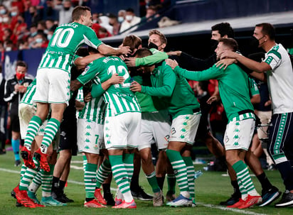 El Real Betis se llevó este jueves tres puntos de oro en El Sadar (1-3) ante un Osasuna sin fuelle que no mostró grandes argumentos a la hora de remontar un partido que se le puso cuesta arriba en dos ocasiones. (EFE) 