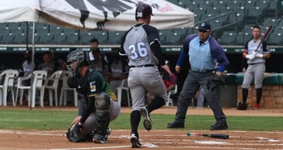 Tomateros de Culiacán vino de atrás y se llevó su primer triunfo en la pretemporada, por marcador de 5-2 contra los Cañeros de Los Mochis, en el Estadio Emilio Ibarra Almada. (ESPECIAL)