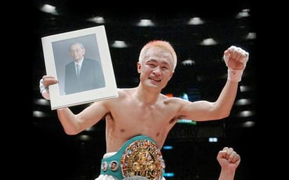 Un 24 de Septiembre del 2001, el japonés Masamori Tokuyama se impuso puntos, en una decisión unánime al retador zurdo de Filipinas Gerry Peñaloza. (ESPECIAL)
 