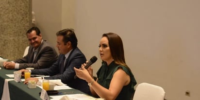 La diputada local Susy Torrecillas Salazar, estableció el compromiso de trabajar en equipo con los empresarios, con el propósito de blindar el proyecto del “corredor T-Mec”, para que se haga realidad como el detonante del progreso en Durango. (EL SIGLO DE TORREÓN) 