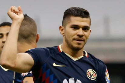 Este sábado se enfrentan América y Chivas en el Estadio Azteca, en una edición más del Clásico Nacional del futbol mexicano. Ambos llegan en realidades diferentes, las Águilas marchan como líderes generales y además finalistas en la Concachampions. (ARCHIVO) 
