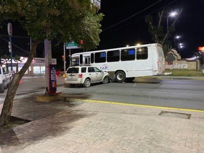 El accidente ocurrió en el Periférico Luis Echeverría Álvarez y Prolongación Urdiñola. (EL SIGLO DE TORREÓN)