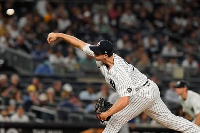 Clay Holmes, el dominicano Wandy Peralta y Chad Green se combinaron para lanzar tres innings en blanco en la victoria de los Yankees de Nueva York por 8-3 sobre los Medias Rojas en Boston el viernes por la noche en Fenway Park. (ARCHIVO) 
 