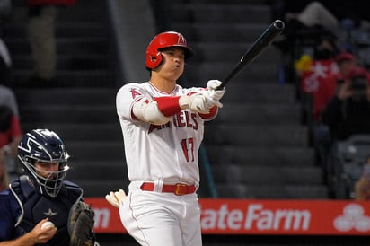 Luego de negociar cuatro boletos el miércoles y otros tres el jueves, Shohei Ohtani recibió otras cuatro bases por bola el viernes en el inicio de la serie ante los Marineros de Seattle. (ARCHIVO) 
