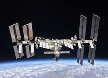 La cuenta atrás para el inicio del rodaje de 'El reto', el primer largometraje de ficción que será filmado en el espacio, comenzó con la aprobación de las dos tripulaciones, la principal y la de reserva de la Soyuz MS-19. (ESPECIAL) 
 