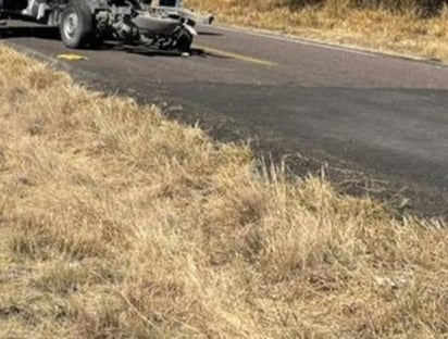 La mañana del lunes elementos de la Policía Municipal así como personal de salud del municipio de Mapimí se movilizaron hasta la carretera Mapimí - La Zarca luego que se reporta a la volcadura de un tráiler.