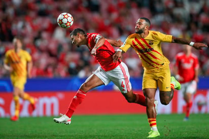 El Benfica venció este miércoles al Barcelona por 3-0 en un encuentro en el que fue muy superior y en el que el delantero uruguayo Darwin Núñez hizo un doblete y amargó la noche de 'Champions' a un Barça hundido y con su técnico Ronald Koeman en la cuerda floja. (EFE) 
