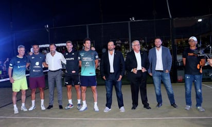 Los argentinos Juan Martín Díaz y Miguel Lamperti, así como los españoles Alex Ruiz y Pablo Lijó, miembros del World Pádel Tour, brindaron una excelsa exhibición en el Campestre Torreón. (CORTESÍA)