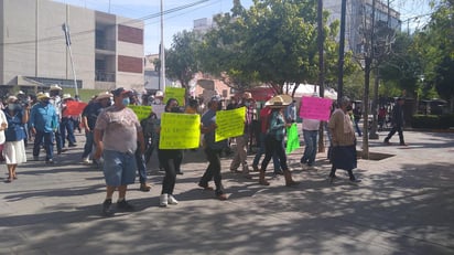 Los campesinos, cerca de 300, fueron acompañados por los representantes de la Mesa Directiva del Módulo. (EL SIGLO DE TORREÓN)