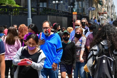 Tras la actualización quincenal que realiza la Secretaría de Salud del semáforo de riesgo epidémico por Covid-19, que va del 4 al 17 de octubre, el país se pintó de amarillo al colocar a 22 estados en ese color, otros nueve en verde, uno en naranja y ninguno en rojo.
