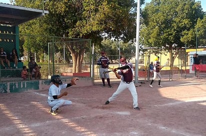 Poderosos batazos y el final del último equipo invicto, entregó la duodécima jornada de la temporada en la Liga de Softbol de Bola Lenta “Francisco Ramírez López”, que vive la séptima temporada de su historia.