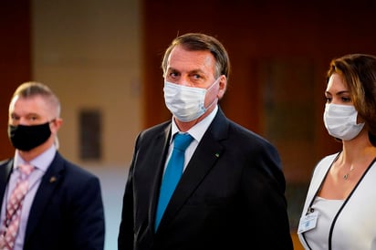 El presidente brasileño, Jair Bolsonaro, prestará testimonio personalmente, y no por escrito, como pedían inicialmente sus abogados, en una investigación en que se le acusa de haber ingerido ilegalmente en la Policía Federal, anunciaron este miércoles fuentes oficiales. (ARCHIVO) 
