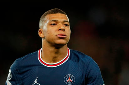 Fayza Lamari, madre de Kylian Mbappé y, junto a su esposo, responsable de los asuntos que afectan al jugador, aseguró este miércoles que existen negociaciones con el París Saint-Germain (PSG) para la renovación del contrato de su hijo con el club francés y que 'van bien'. (EFE) 
