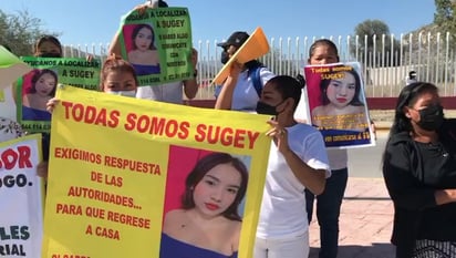 Familia de Sugey abordó ayer a López Obrador para suplicar ayuda para localizar a la joven.