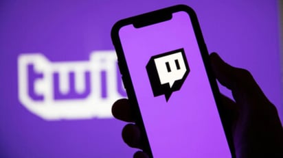 Twitch podría tener otra forma de disuadir las 'incursiones de odio' y abusos similares: hacer que no sea práctico crear una cuenta 'troll'. El servicio de transmisión en vivo ha introducido una opción que permite que los transmisores y moderadores requerir una verificación por teléfono o correo electrónico por única vez para los usuarios de chat. (ESPECIAL) 