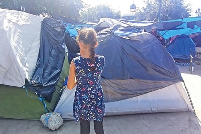 Tras el rescate de 652 personas migrantes hacinadas, sin ventilación ni comida, quienes eran trasladadas en tres tráileres hacia la carretera Ciudad Victoria y Monterrey, y de las cuales, 349 eran niños, niñas y adolescentes entre los que se ubicaron a 198 que viajaban solos, la Red por los Derechos de la Infancia en México (Redim) exigió al Estado y a las autoridades la garantía al respeto de los derechos de menores de edad que se encuentran en movilidad permanente en territorio nacional.
