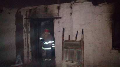 El fuego consumió todo lo que se encontraba en la vivienda.