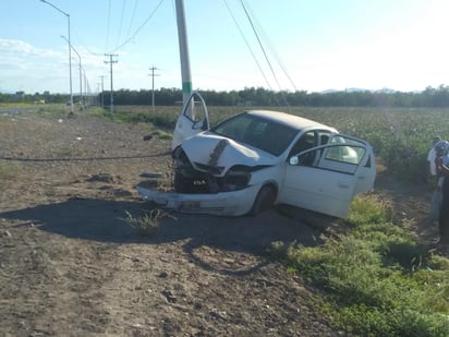 Este domingo se registró una volcadura en San Pedro y trascendió que los ocupantes de automóvil involucrado son dos militares que presuntamente se encontraban en estado de ebriedad. (EL SIGLO DE TORREÓN)