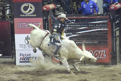 Un desafío de fuerza, técnica y concentración, representa el montar a los toros de reparo.