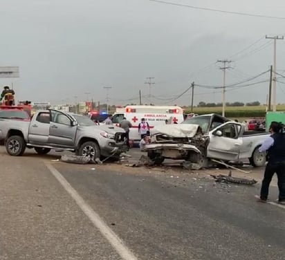 La camioneta Ford blanca, transitaba por la mencionada carretera, procedente de Torreón y con rumbo a la ciudad de Francisco I. Madero, Coahuila. (EL SIGLO DE TORREÓN)