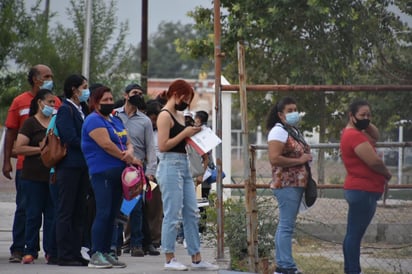 En Monclova la mayor parte del grupo social económicamente activo más joven, recibió el biológico de AstraZeneca, y un pequeño sector rezagado al agotarse la vacuna, obtuvo el de Pfizer BioNtech.