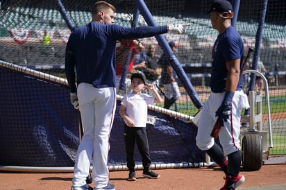 El relevista veterano Chris Martin y el infielder panameño Johan Camargo fueron agregados al roster de los Bravos de Atlanta para la Serie de Campeonato de la Liga Nacional. (ESPECIAL)