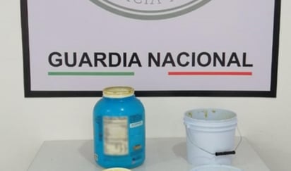 La cubeta y el bote de plástico con la sustancia fueron asegurados y puestos a disposición de la autoridad ministerial de la entidad, que es la encargada de verificar el tipo y el peso exacto del aparente narcótico.