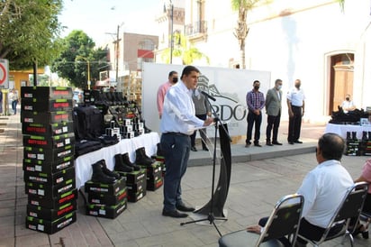 Autoridades municipales participaron en la entrega formal. (CORTESÍA)