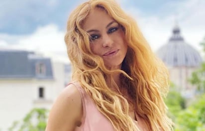 La 'Chica dorada', se dejó ver desde la playa con un bikini de dos piezas (@PAULINARUBIOOFICIAL) 