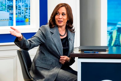 La vicepresidenta de Estados Unidos, Kamala Harris, viajara a Francia en noviembre, donde tiene previsto reunirse con el mandatario francés, Emmanuel Macron, tras las tensiones bilaterales por la venta de submarinos nucleares estadounidenses a Australia. (ARCHIVO) 
