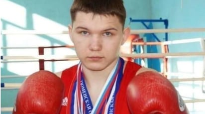  Ilya Medvedev, boxeador de 23 años, se encuentra grave en el hospital después de luchar y matar a puñaladas a un oso pardo que mató a su amigo y posteriormente lo atacó a él.
