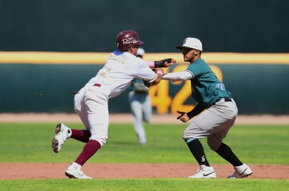 Algodoneros no pudo mantener la ventaja y perdió 6-5 ante los Saraperos de Saltillo, en duelo celebrado en el estadio Revolución. (ESPECIAL)