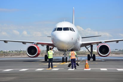 Juan Carlos Zuazua, director general de Viva Aerobus, dijo que están en trabajo permanente con la Secretaría de la Defensa Nacional viendo la evolución de la construcción y el desarrollo tanto del aeropuerto como del espacio aéreo. (ARCHIVO) 