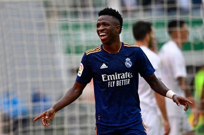 El Real Madrid continúa con su asedio al liderato de la liga española tras vencer en Elche gracias a dos tantos de Vinicius Junior (1-2) en un partido cómodo pero discreto del equipo de Carlo Ancelotti, al que le bastó con muy poco pasa asaltar el Martínez Valero.