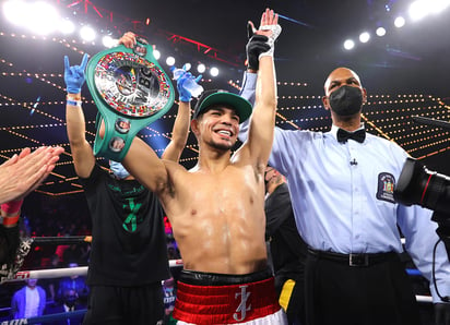 José 'Chon' Zepeda no quiso perder el tiempo para ir a trabajar y fulminó a Josué 'The Prodigy' Vargas a los 1:45 del asalto de apertura en el Hulu Theatre en el Madison Square Garden. (ESPECIAL)