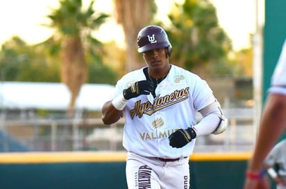 Rally de cuatro carreras en la séptima entrada, le dio esta tarde el triunfo a los Algodoneros del Unión Laguna por pizarra de 12 carreras a 5 sobre los Sultanes de Monterrey, en juego celebrado en el estadio de beisbol Monterrey, dentro de la Liga Invernal Mexicana.
